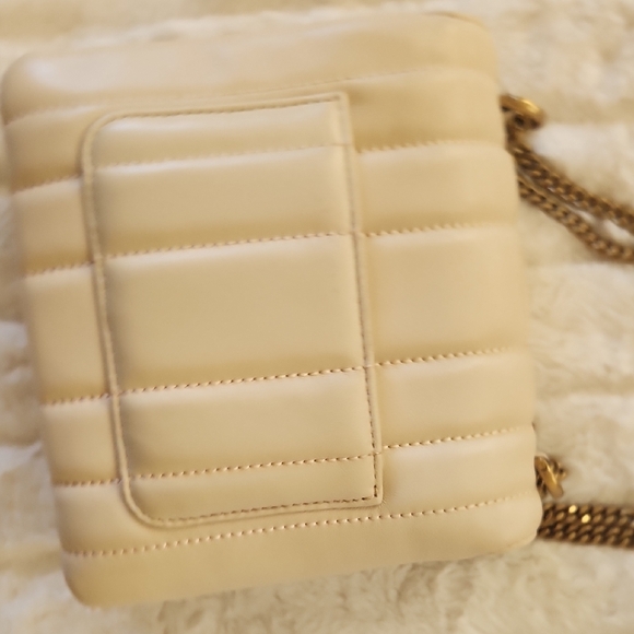 Tory Burch Cream Quilted Crossbody Bag with Gold Chain - Picture 5 of 8